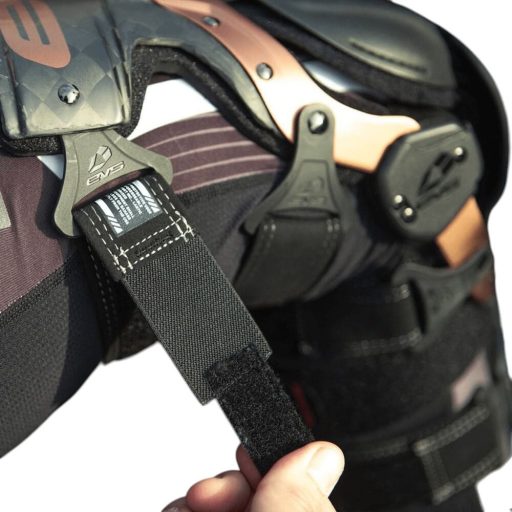 EVS AxisPro Knee carbon matt bronz-fekete térdgép / térdvédő 